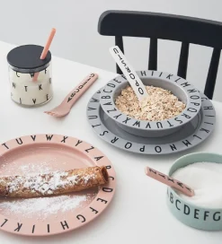 Skåle*Design Letters Skål - Tritan - 15,5 cm - Eat & Learn - Grå