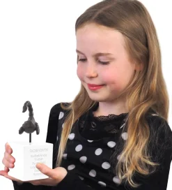 Sparegrise*Kids by Friis Sparebøsse - 6x6x14 cm - Skorpionen