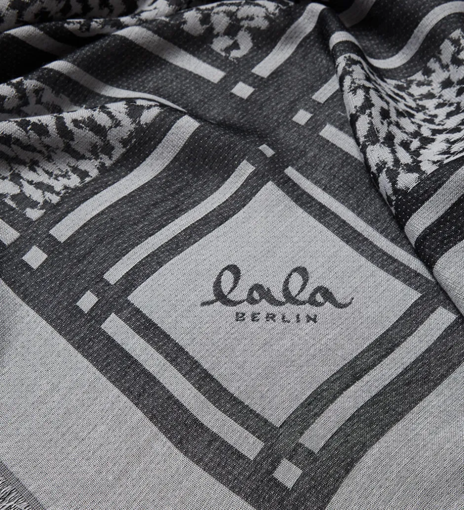 Tørklæder*Lala Berlin Tørklæde - Triangle Tilda - Swoosh Black/White