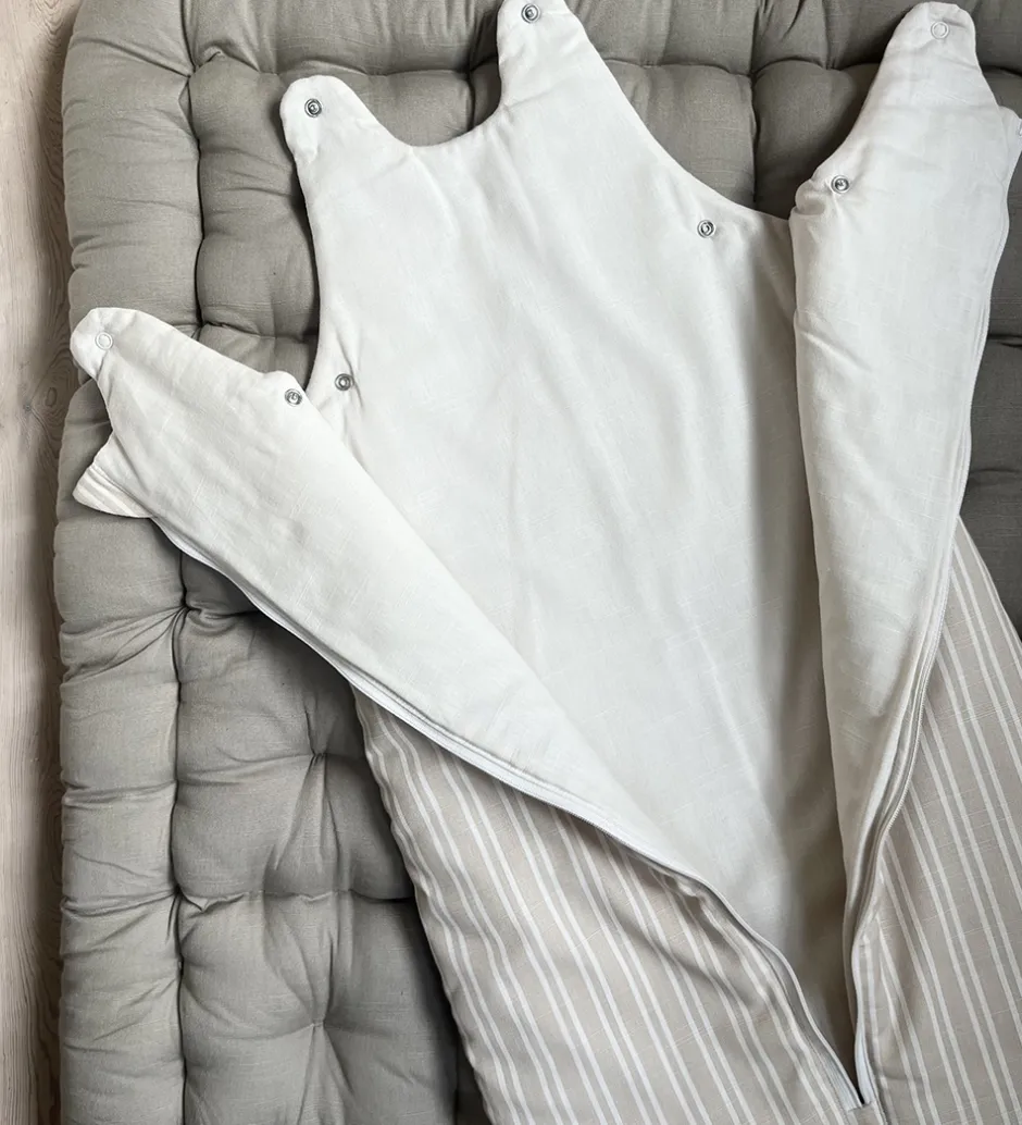 Soveposer*Pine Cone Sovepose - 6-12 mdr. - Beige Stripe