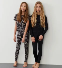 Sofie Schnoor Sport by T-shirt - Louisa - Sort m. Mønster